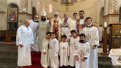 أسقف ألمانيا يترأس القداس الإلهي بكنيسة القديسين