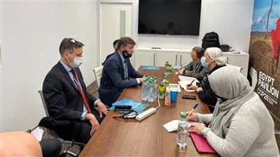 ياسمين فؤاد تلتقي وزير الصناعة الأسترالي لبحث دعم سبل التعاون