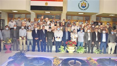 تسليم 1233 عقد تقنين لواضعي اليد على أراضي أملاك الدولة بمراكز أسيوط