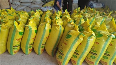  ضبط 15 طن حمص علف حيواني معاد تدويره داخل مصنع شهير بالغربية