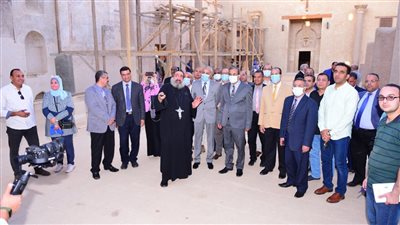 رئيس جامعة سوهاج يزور الدير الأحمر ويشيد بقيمته التاريخية 