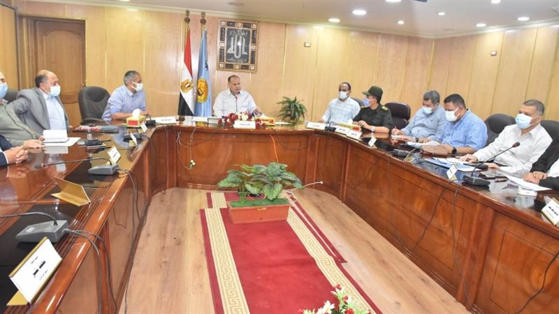 اجتماع محافظ أسيوط