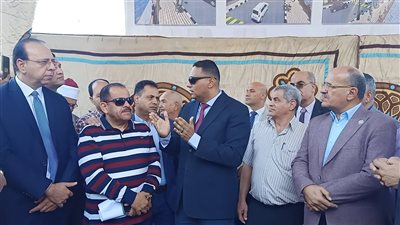 لحظة تدشين المرحلة الأولى من مشروع امتداد المشاية السفلية بالمنصورة | صور