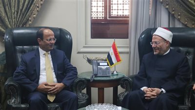 مفتي الجمهورية يبحث مع السفير الباكستاني بالقاهرة سبل تعزيز التعاون الديني