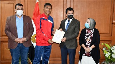 وزير الرياضة يكرم منتخب الصم والبكم ببرونزية أفريقيا لكرة القدم