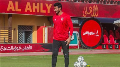 محمد الشناوي يحرس مرمى الأهلي في مباراة القمة 