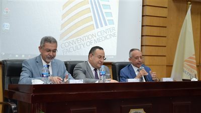 رئيس جامعة الإسكندرية يعقد جلسة نقاشية مخرجات البحث العلمي