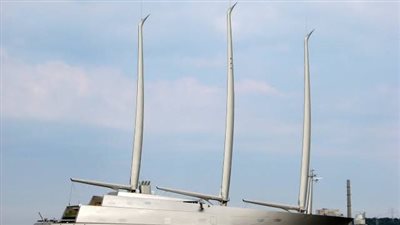 أكبر يخت شراعي في العالم يصل الإسكندرية