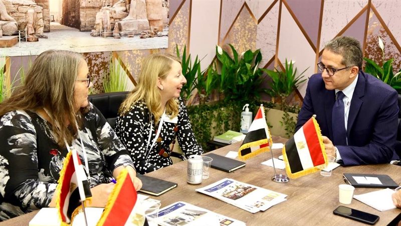 اجتماع وزير السياحة