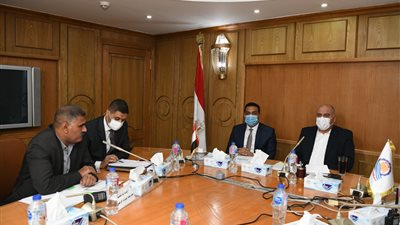 محافظ قنا يوجه بتطهير ترعة الدرب بنجع حمادي