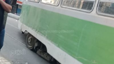 خروج ترام الإسكندرية عن القضبان وتوقف الحركة المرورية | صور 