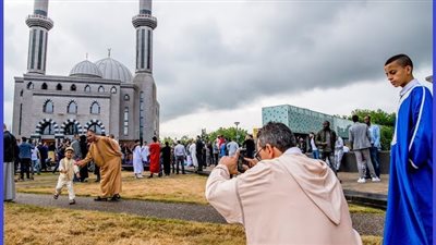 الشرطة الهولندية تستهدف المساجد بعمليات تجسس