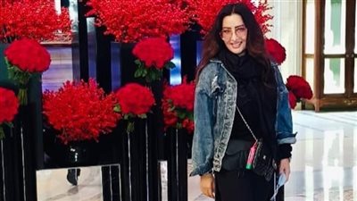 لطيفة بإطلالة كاجوال في أحدث ظهور لها من باريس 