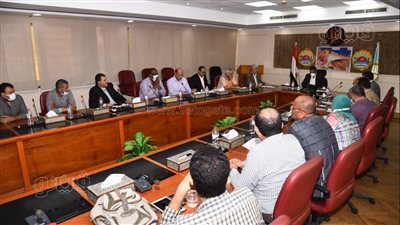 محافظ مطروح يوجه بتسيير وصول مياه الشرب للقرى والنجوع