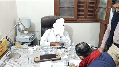 كان عايش الدور وكتر الزباين كشفه.. سقوط موظف يمارس صفة طبيب أسنان بالمحلة | صور