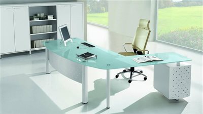 وداعا لفوضى الأسلاك.. تطوير مكاتب زجاجية موصلة للكهرباء | فيديو