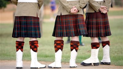 من أجل المساواة..مدرسة تطلب من الطلاب الذكور ارتداء التنورة