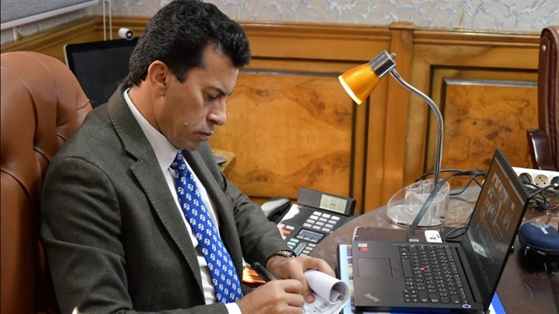 وزير الرياضة يشارك