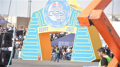 بمشاركة أبطال العالم للسيارات..إقبال جماهيري لحضور بطولة «رید بُل كار بارك درفت»|صور