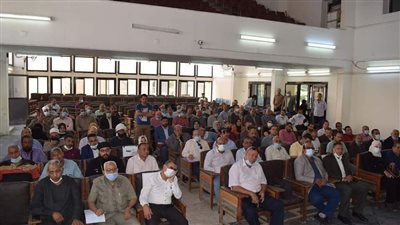 محلي ابو قرقاص يناقش المواطنين في الخطة الاستثمارية بالمنيا