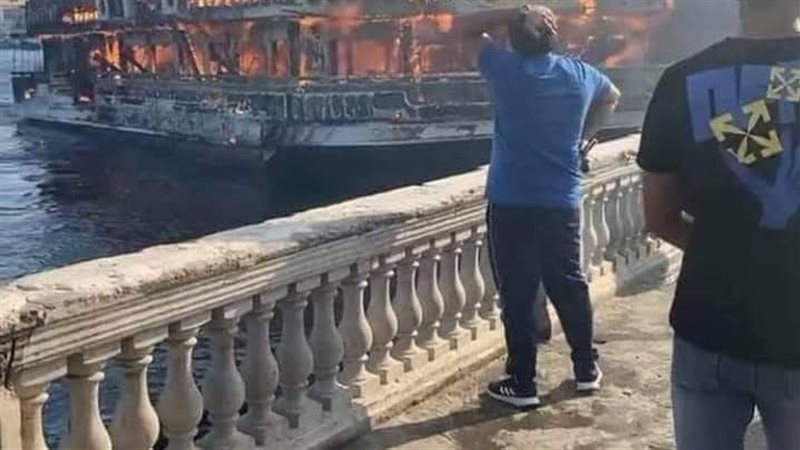 حريق مركب رأس البر
