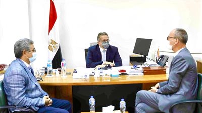 وزير السياحة والآثار يبحث آخر مستجدات تطوير متحف التحرير