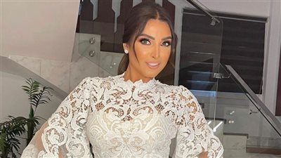 في أحدث جلسة تصوير.. روجينا تتألق بالدانتيل الأبيض | صور 