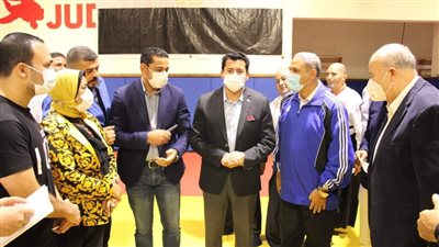 وزير الرياضة يتابع تدريبات منتخب الكاراتيه التقليدي بالمركز الأولمبي