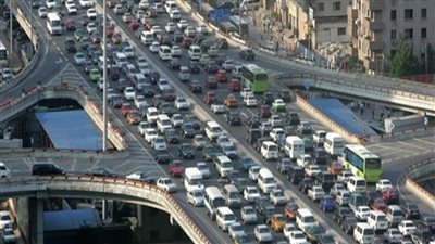 تكدس مروري على الدائري بسبب تصادم 3 سيارات قبل نزلة المريوطية بالجيزة 