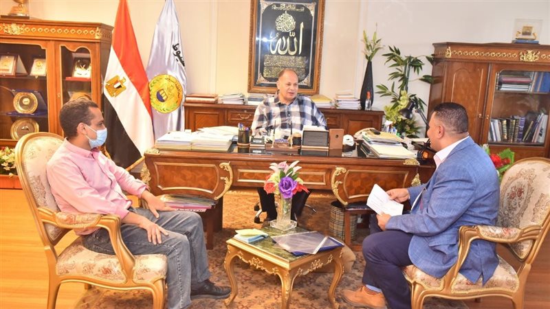 اجتماع محافظ أسيوط