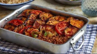 موفرة ومغذية.. طريقة عمل المسقعة باللحمة المفرومة