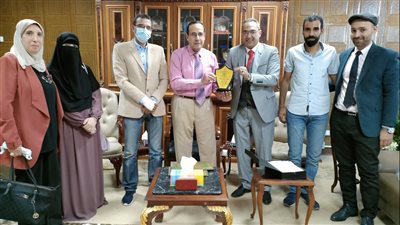  محافظ شمال سيناء يطالب بمواجهة الدخلاء على مهنة الصيدلة