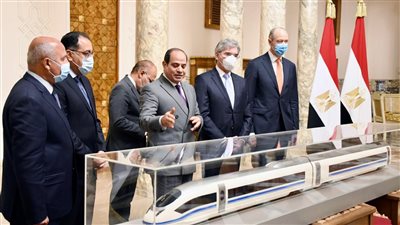  سيمنز للرئيس: القطار الكهربائى سينقل 30 مليون شخص سنويا.. ومصر ستكون سادس أكبر شبكة فائقة السرعة فى العالم
