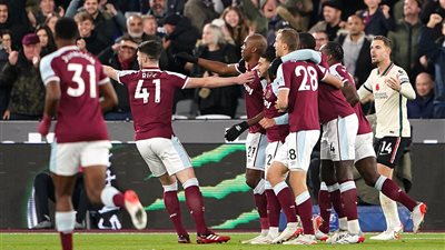 وست هام يضرب ليفربول بالهدف الثالث برأسية زوما 