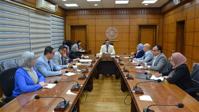 محافظ الدقهلية يناقش حزمة الإجراءات اللازمة للحد من الهجرة غير الشرعية 