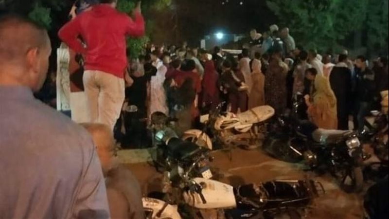 لحظة استخراج أهالي