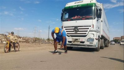 سحب سيارتين بوزن 40 طنا.. سعودي يدعم أشرف كابونجا بمكافأة مالية 