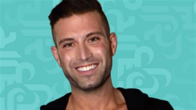 حفيد عمر الشريف يدلي بحديث لصحيفة إسرائيلية عن بداية شذوذه وموقف جده