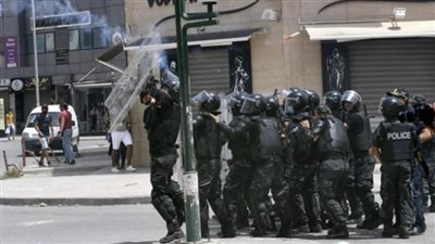 اشتباكات بين الأمن التونسي ومحتجين بسبب النفايات.. والشرطة تنفي مقتل متظاهر | فيديو