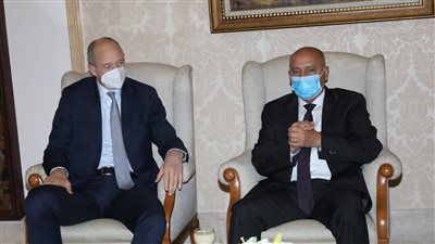 وزير النقل يلتقي رئيس سيمنز لتطوير السكك الحديدية