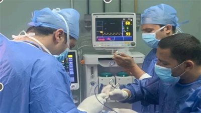 فريق طبي بالاسكندرية ينجح في استئصال ورم لطفل