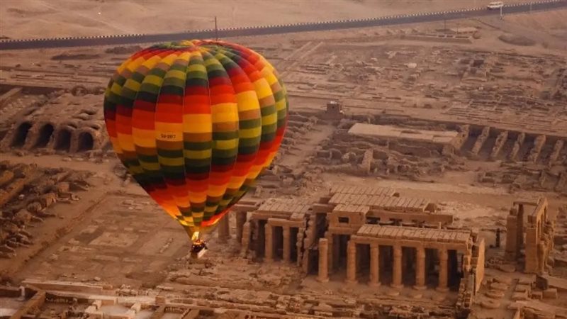 بالون طائر 