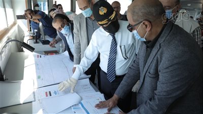 الفريق أسامة ربيع: وصول الكراكة حسين طنطاوي لموقع تطوير القطاع الجنوبي للقناة