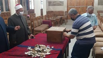 رفع صناديق التبرعات بمسجد عمر مكرم |صور 