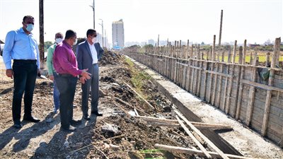 محافظ الغربية يتفقد مشروعات الرصف والطرق والمحاور المرورية الجديدة