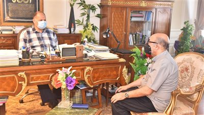  بالمنازل.. 400 فرقة متنقلة و250 ثابتة لتطعيم أهالي أسيوط بلقاح كورونا