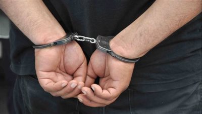 القبض على موظف مفصول وأجنبية للنصب على المواطنين 