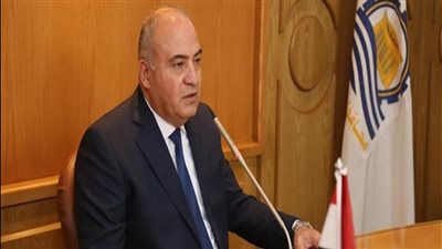 نائب محافظ قنا يتفقد مجمع الخدمات الزراعية بقرية المراشدة