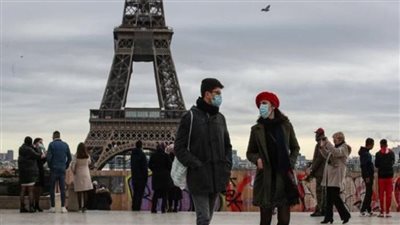 الدنمارك تفرض بعض قيود كورونا.. وفرنسا تعيد العمل بإلزامية الكمامات بالمدارس