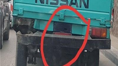 ضبط قائد سيارة نقل طمس لوحاتها المعدنية بالظاهر